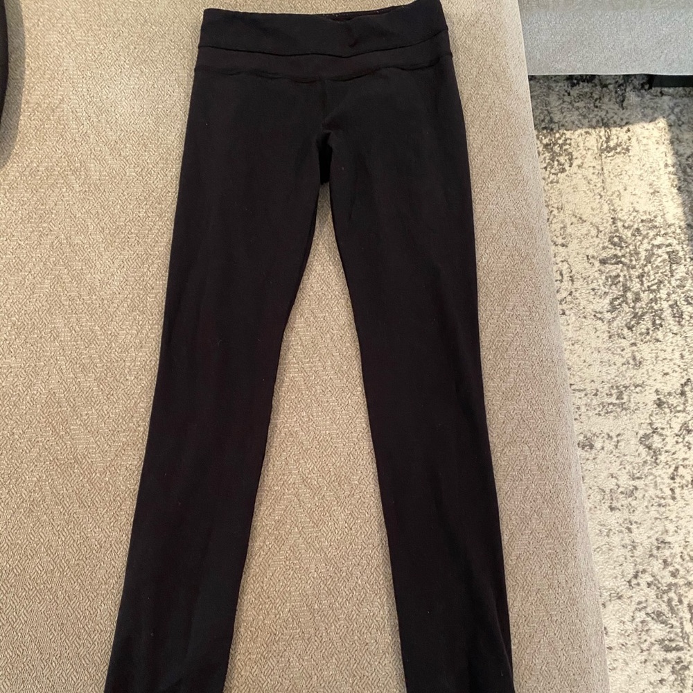 LULULEMON LEGGINGS SIZE 6.
